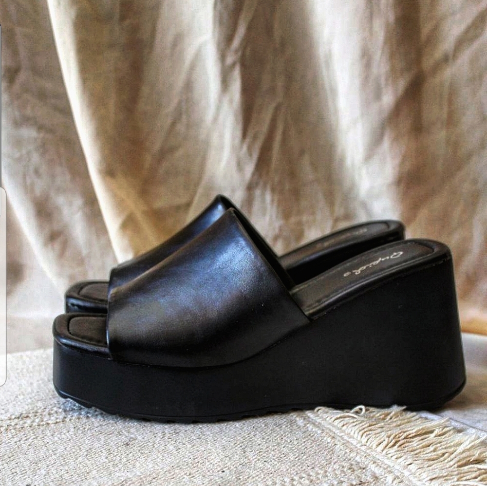 🚨LAST PAIR// Black Platform Wedge Mule - Picture 3 of 16